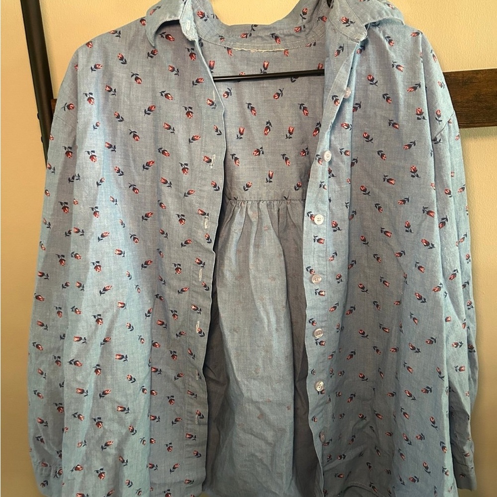 GOOD CONDITION Women’s Denim Top with Floral Pattern